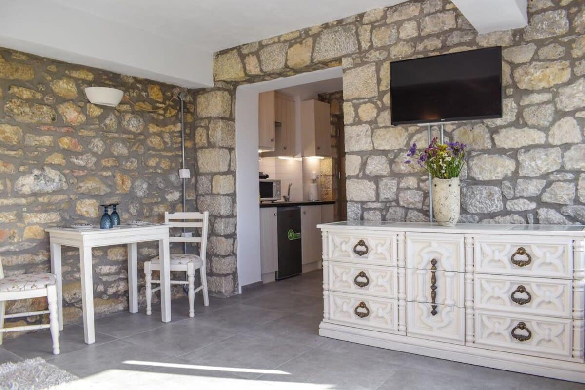 Coastal Stone Hideaway With Stunning Scenery Villa Kitriai Exterior photo